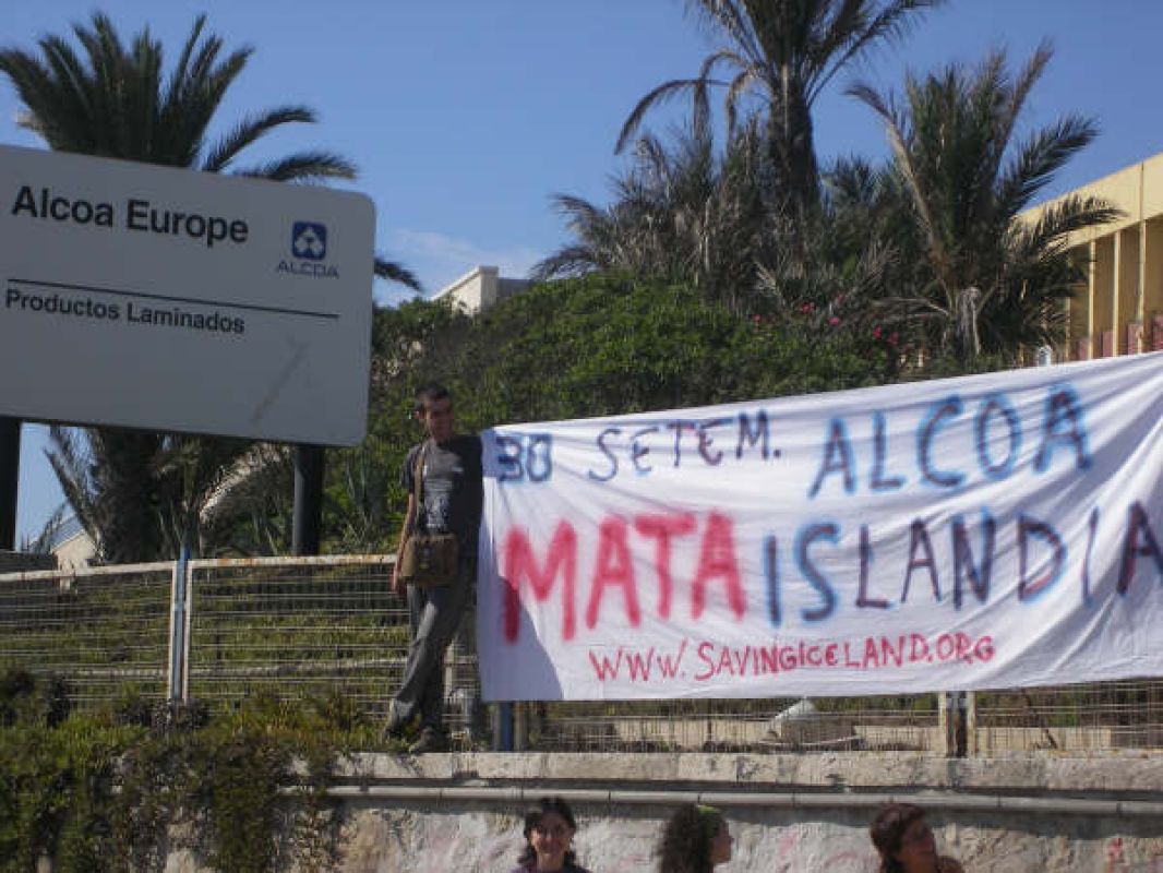 Saving Iceland protests in Spain